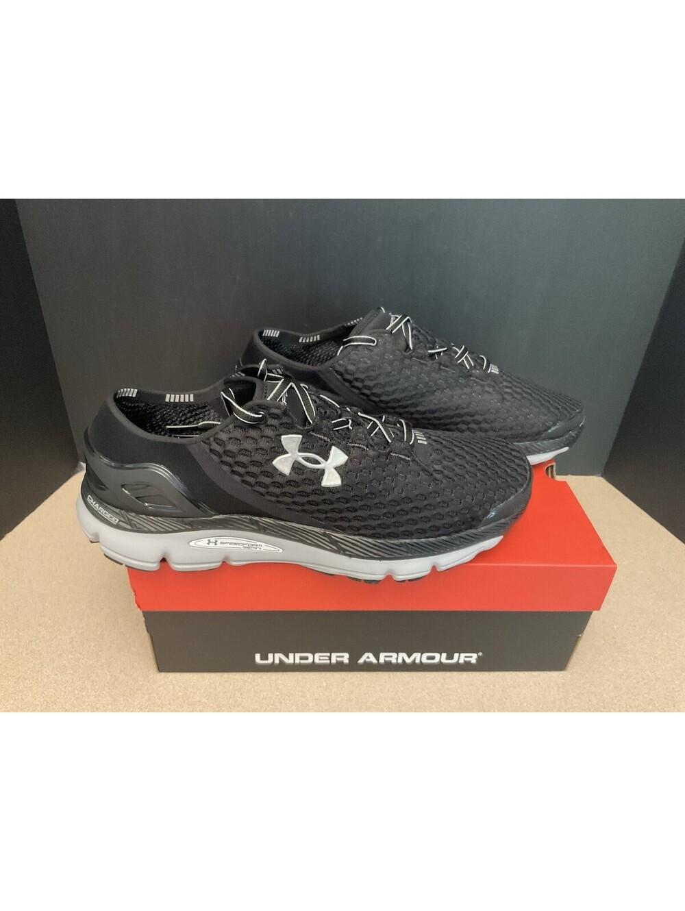 New! Mens Under Armour Speedform Gemini Charged Running Shoes. Size 10.5. Nice!